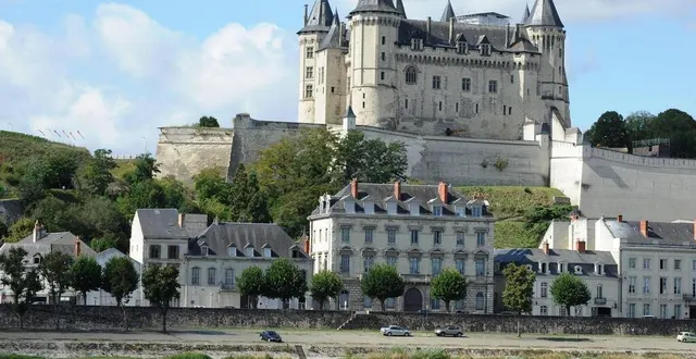 photo  le château de saumur, surplombant la loire.  &copy;  archives ouest-france 