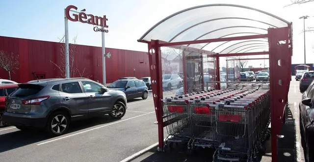 photo  les jours sont comptés pour la grande surface chauraisienne, qui avait vu le jour au début des années 1980, aux portes de niort.  &copy;  archives co - benoit felace 