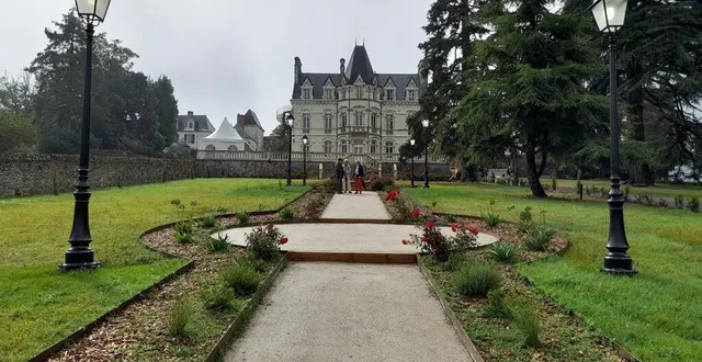 photo  le château du mont-rude, désormais appelé château d’arts, a connu une nouvelle jeunesse grâce aux investissements de ses nouveaux propriétaires. les jardins ont notamment été réaménagés.  &copy;  ouest-france 