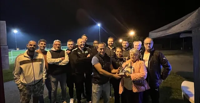 photo  remise du trophée à alençon, par la famille de clémence fourmont-rier.  &copy;  ouest-france 