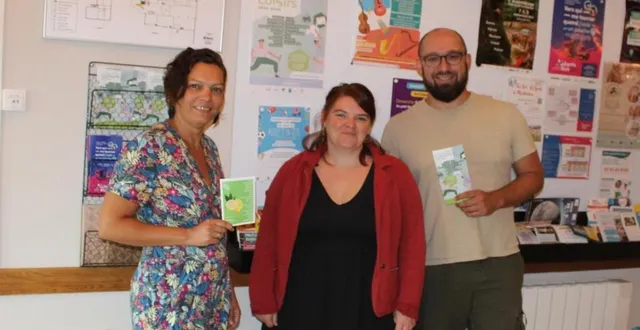 photo  émilie georget du val’rhonne, manon thierry à la ruche et charly blin, référent des ateliers loisirs à la ruche, lors d’une journée de présentation.  &copy;  ouest-france 