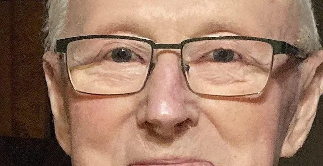 photo  pour son implication dans la vie publique, michel jouanneau a reçu les médailles d’honneur, échelons, bronze, argent et or.  &copy;  archives ouest-france 