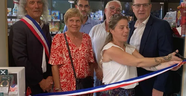 photo  stéphanie calero a inauguré son épicerie rénovée, en présence des élus du secteur.  &copy;  le maine libre 