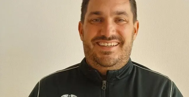 photo  sylvain aoustin est le premier salarié du club de football intercommunal fcljlm.  &copy;  ouest-france 