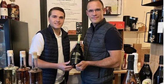 photo  au départ, arnaud et robin travailleront en doublon pour proposer aux clients plus de 200 références.  &copy;  le maine libre 