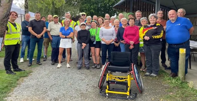 photo  les bénévoles, les représentants du rotary, les élus puis des marcheurs se sont retrouvés pour le verre de l’amitié.  &copy;  le maine libre 