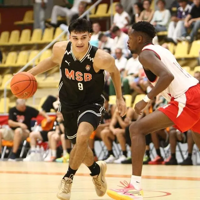 photo léopold delaunay et les manceaux avaient pris le meilleur sur cholet basket lors du trophée du golfe à vannes, le 1er septembre 2024. ils se retrouveront peut-être à sablé-sur-sarthe, ce week-end.  ©  gwénael mahé