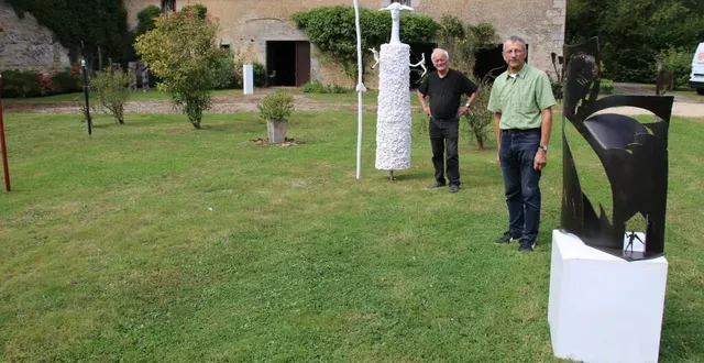 photo  au manoir de couesme, jean-pierre renard et jean-pierre milard, présentent leurs œuvres.  &copy;  ouest-france 