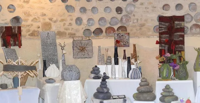 photo  le feutrage offre de multiples possibilités comme la création de tableaux, d’objets mais aussi de vêtements.  &copy;  le maine libre 