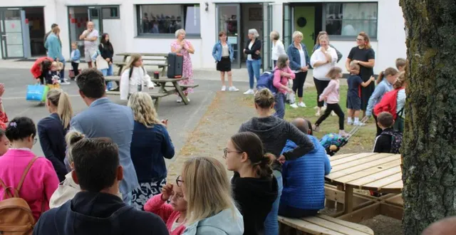 photo  la directrice, isabelle fouqueray, a fait l’appel des 153 écoliers de l’école sainte-anne-saint-joseph.  &copy;  ouest-france 