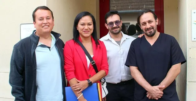 photo  les médecins (de g. à dr) : félipe fuentes et alicia diaz, qui s’installent le lundi 9 septembre à mayet, jean-paul vieillepeau et gérald vieillepeau.  &copy;  le maine libre 