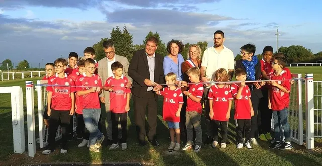 photo  inauguration des nouvelles installations. en arrière-plan, anita paillot, la maire et à sa gauche, cyril thomas, le président.  &copy;  alain lecler 