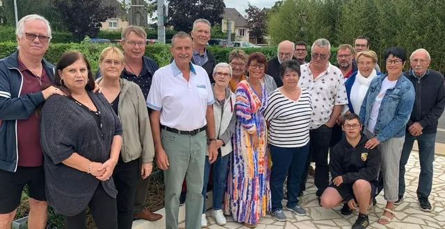 photo  les jardiniers de la chesnaie autour de l’adjointe au maire laëtitia pichon.   &copy;  le maine libre 