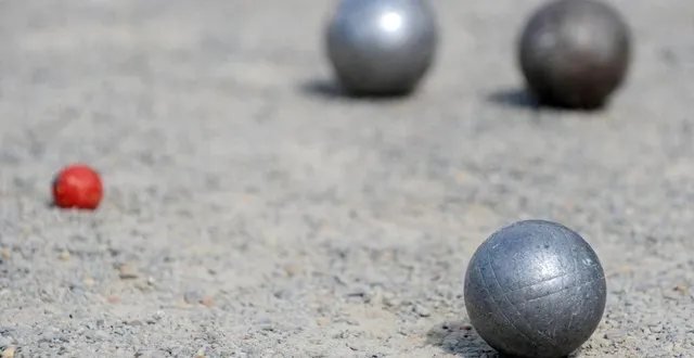 photo  chaque année, le concours de pétanque et les autres actions des bénévoles de villaines-sous-malicorne permettent de lever plusieurs milliers d’euros pour la recherche contre la mucoviscidose.  &copy;  archives ouest-france 
