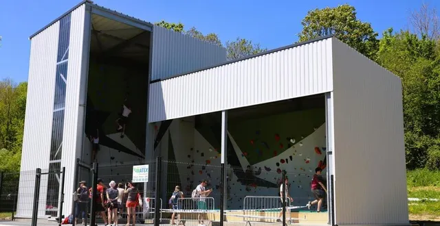 photo  le mur d’escalade, nouvel équipement de pont-d’ouilly loisirs, installé en mai 2024. une structure couverte qui permet de pratiquer et d’apprendre les techniques d’escalade. des séances sont en cours de négociation avec les clubs de flers (orne) et de falaise. l’accès au mur d’escalade en autonomie n’est pas encore validé par pol.  &copy;  ouest-france 