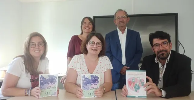 photo  le programme annuel commun des trois services à dimension culturelle de lbn communauté a été dévoilé. julie cribier-seguin, laure alberge et anthony chudeau (au 1er plan) ; catherine paulouin et daniel coudreuse (derrière).  &copy;  ouest-france 