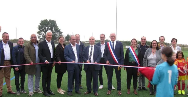 photo  préfet, sous-préfète, sénateurs, députée et les élus et maires des communes de la lbn, du président de la ligue pays de la loire, les présidents des clubs de la quinte et coulans-sur-gée ont assisté à l’inauguration d’une nouvelle infrastructure sportive.  &copy;  ouest-france 