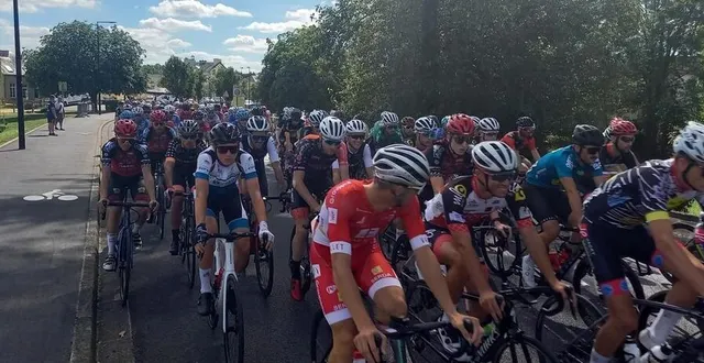 photo  le peloton de l’édition 2024 du tour de l’orne sera un peu moins dense que les années précédentes.  &copy;  archives ouest-france 