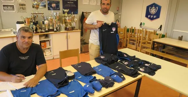 photo  les membres du conseil des parents étaient encore au stade, jeudi 5 septembre 2024, pour organiser leur bourse aux vêtements.  &copy;  ouest-france 