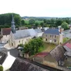 photo dans le centre du village, l’église et le presbytère sont à rénover.