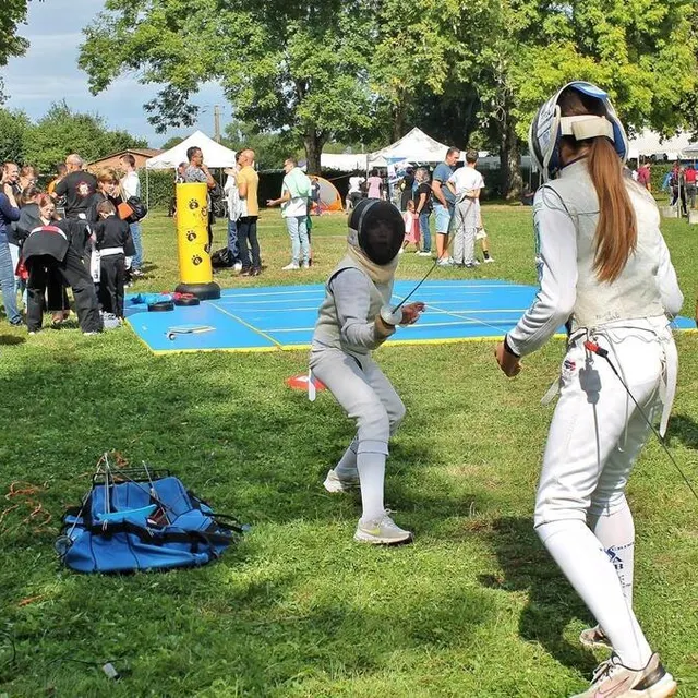 photo le club d’escrime était aussi de la partie au forum des activités à sablé-sur-sarthe, samedi 7 septembre 2024.  ©  ouest-france