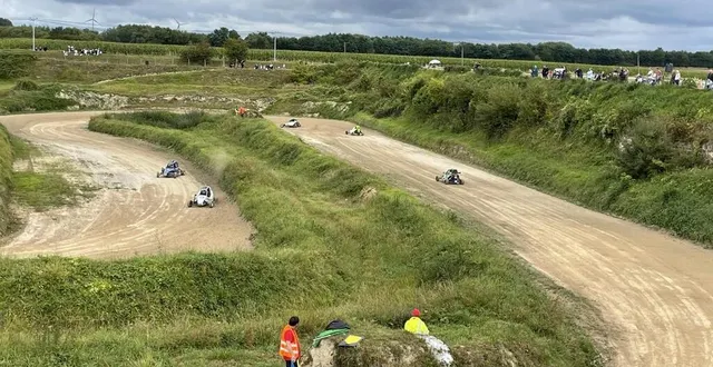 photo  le circuit de villeneuve, à écouché-les-vallées, fait 825 m. le public est en surplomb et assiste aux courses en sécurité.  &copy;  ouest-france 