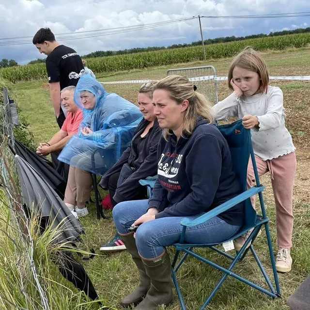 photo la famille le nouaille est venue de potigny (calvados) supporter deux pilotes : thomas le nouaille et son ami clément aubert.  ©  ouest-france