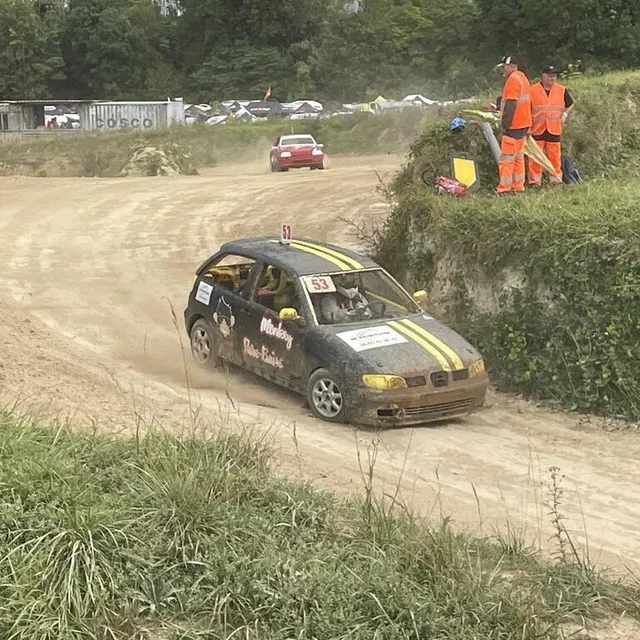 photo plusieurs types de voiture participent à cette manche du championnat maine anjou normandie d’autocross ce week-end.  ©  ouest-france
