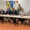 photo les maires de trun et écouché-les-vallées, jacques prigent (2e à gauche) et alain lolivier (2e à droite), étaient à l’honneur pour la signature du contrat petites villes de demain.