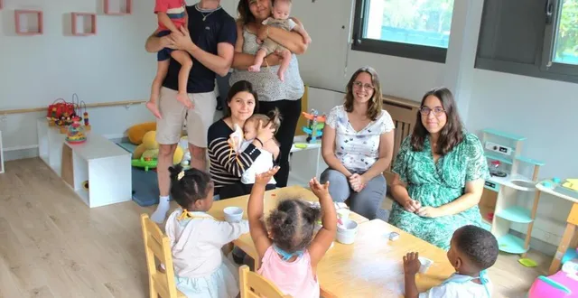photo  l’heure du goûter. au fond, mickaël et cindy.  &copy;  le maine libre 