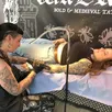 photo  la fréquentation a baissé, mais les tatoueurs ont tout de même bien travaillé à la convention de tatouage dentelle ink d’alençon, ce week-end. 