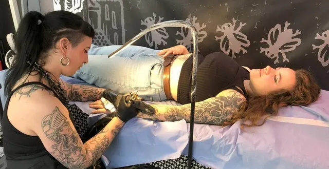 photo  la fréquentation a baissé, mais les tatoueurs ont tout de même bien travaillé à la convention de tatouage dentelle ink d’alençon, ce week-end.  &copy;  ouest-france 