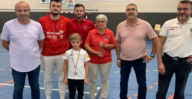 photo  la remise de médailles aux sportifs de mulsanne.  &copy;  le maine libre 