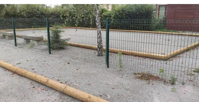 photo  le terrain de boules du pont roman a été entièrement rénové.  &copy;  le maine libre 