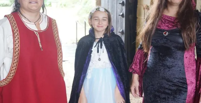 photo  qui a tué dame thouars, personnage réel ayant vécu au donjon juste avant la guerre de 100 ans. c’était la question du cluedo géant ce samedi organisé par sav' à jouer.  &copy;  ouest-france 