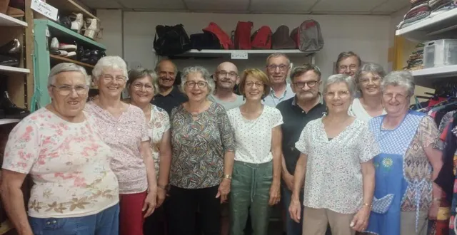 photo  les bénévoles du soutien catholique accueillent le public dans le nouveau local.  &copy;  ouest-france 