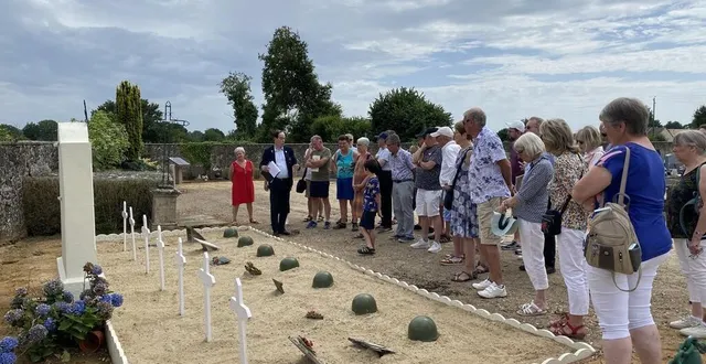 photo  à l’occasion du 80e anniversaire de la libération, deux sorties en car animées par l’historien christophe bayard ont été proposées par l’office de tourisme des alpes mancelles.  &copy;  office de tourisme des alpes mancelles 