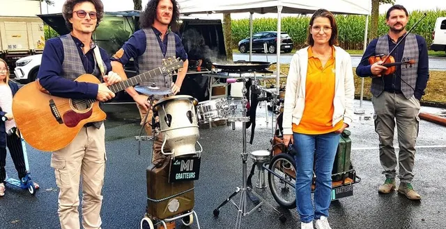photo  la première fête communale de la nouvelle présidente, muriel parpaillon, ici avec le groupe musical les mi-gratteurs, a été bien arrosée.  &copy;  ouest-france 