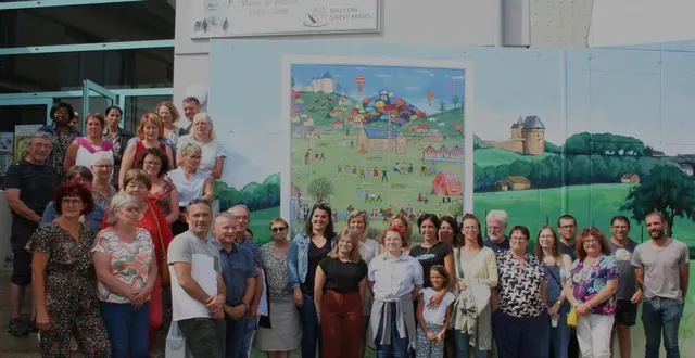 photo  les membres du personnel communal et les enseignants ont répondu présent à l’appel des élus.  &copy;  le maine libre 