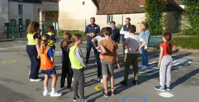 photo  andy cordier, sandrine plessis, jérôme delaunay ont été reçus par anaëlle charpentier, nouvelle directrice de l’école saint-thomas-d'aquin.  &copy;  le maine libre 