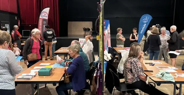 photo  de nombreuses personnes se sont rendues à atlantis pour le forum des associations qui avait lieu samedi.  &copy;  le maine libre 