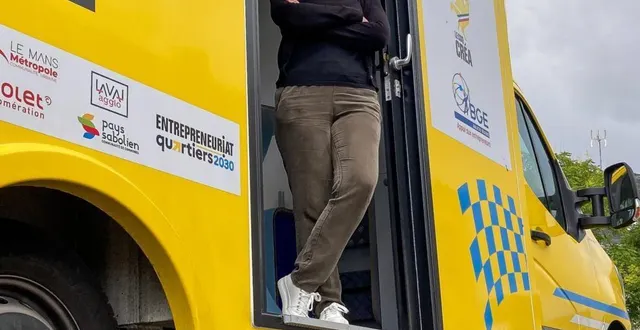 photo  marion rabu écoute les porteurs de projet d’une oreille attentive avant de les guider de façon experte.  &copy;  ouest-france 