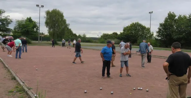 photo  24 joueurs de pétanque ont été généreux pour l’association vaincre la mucoviscidose, samedi.  &copy;  ouest-france 