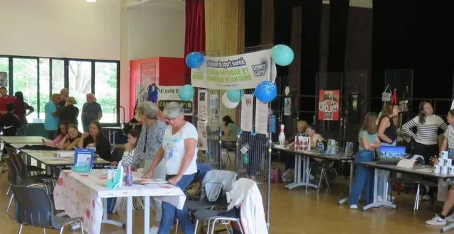 photo  les visiteurs ont pu se renseigner sur les activités à faire sur le territoire.  &copy;  ouest-france 