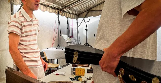 photo  pendant le salon, alain fouillée s’occupe du stand dépôt-vente d’instruments d’occasion. la 26e édition du salon se déroulera dimanche 15 septembre 2024, à bernay-neuvy-en-champagne (sarthe).  &copy;  ouest-france 