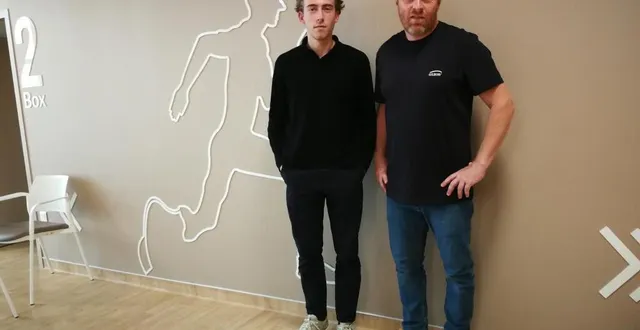 photo  théo (à gauche) et son oncle jean-charles mariani, orthoprothésistes à innov’santé.  &copy;  ouest-france 