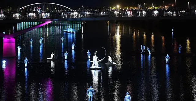 photo  angers, le 9 septembre 2023. déambulation sur la maine par la compagnie ilotopie.  &copy;  co - josselin clair 