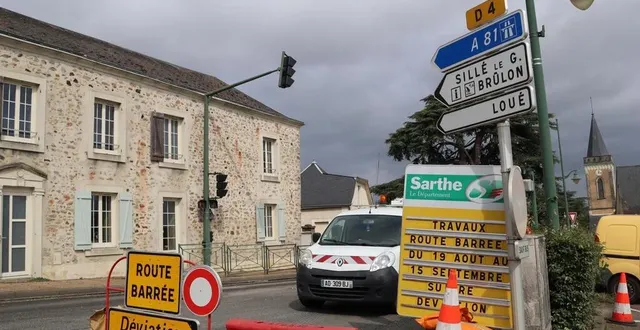 photo  les travaux de renforcement sur la rd 4 entre poillé-sur-vègre et le giratoire de la lune à joué-en-charnie devraient s’achever le 20 septembre 2024.  &copy;  ouest-france 
