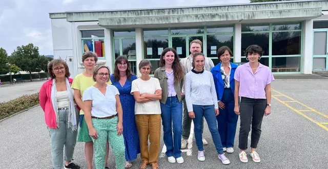 photo  une nouvelle directrice est arrivée à la rentrée à l’école andré-barbet. nous avons publié par erreur une mauvaise photo dans notre édition de mardi. cloé besnard est la 3e à droite sur la photo.  &copy;  val-au-perche 
