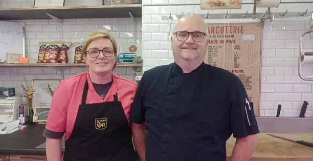 photo  cécilia et frédéric lebecq, nouveaux gérants de la boucherie-charcuterie traiteur la cocotte de loué.  &copy;  ouest-france 